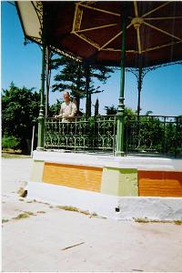 VOYAGE DU 22 29 04 2006 800 Perregaux le jardin public et sur le kiosque